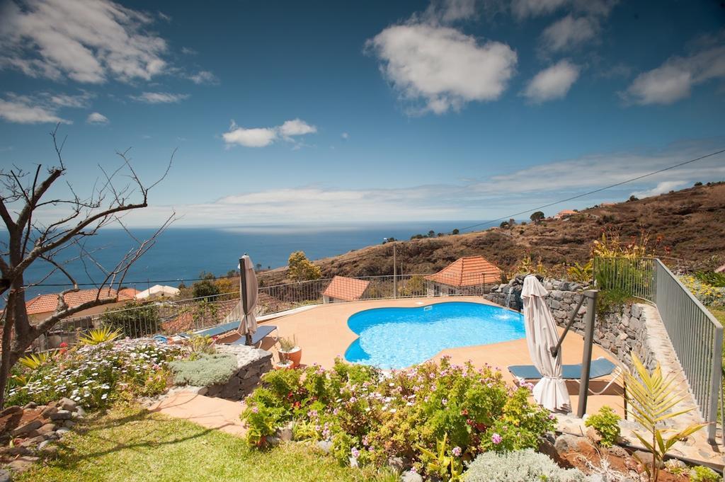 Banda Do Sol Self Catering Cottages Estreito Da Calheta Стая снимка